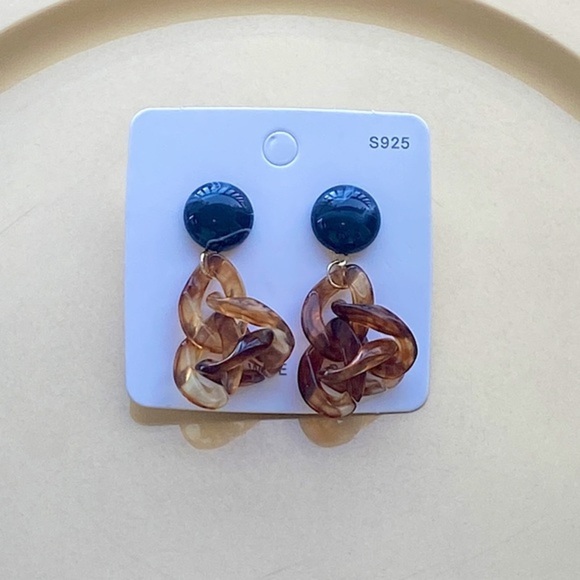 NWT Tortoiseshell Chain Link Blue Chinoiserie Stud Earrings - Picture 3 of 6